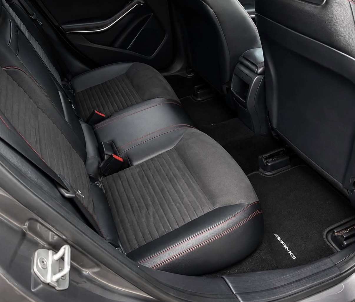Vehicle seat after SeatLab UK cleaning, result 4